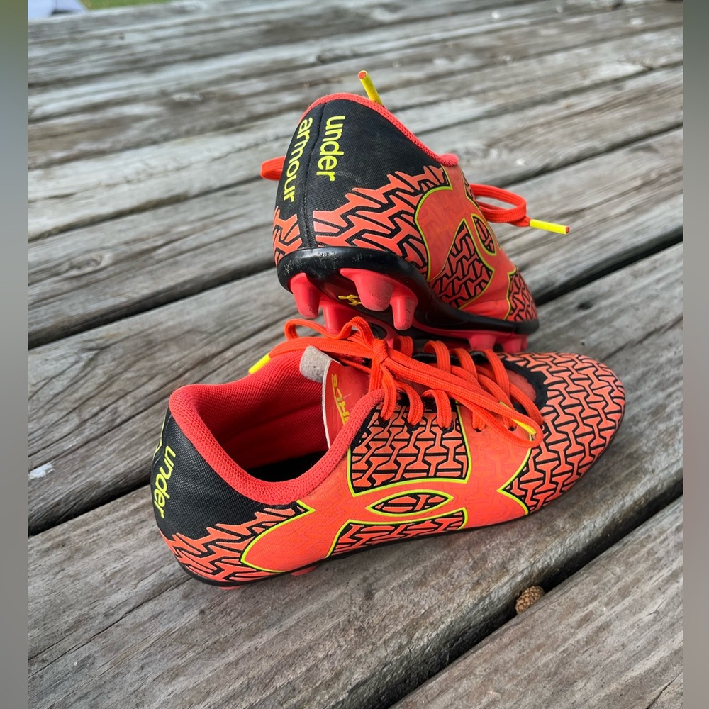 Under Armour Soccer Cleats Youth Size 1 Great Condition! Bright Orange